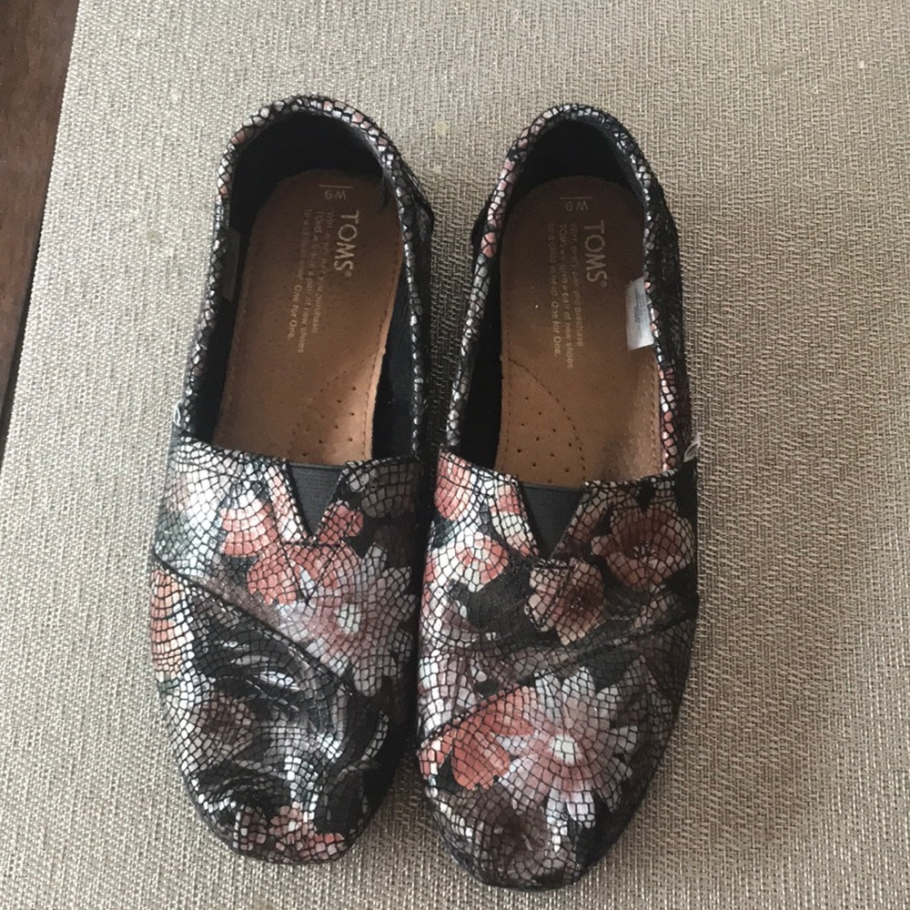 Tom’s shoes